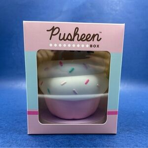 Pusheen Box Cupcake Vinyl Fig